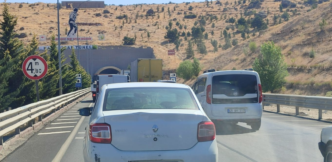 Afyonkarahisar karayolu üzerinde kritik bir geçiş noktası olan Karahisar Tüneli