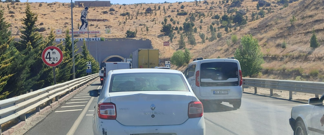 Afyonkarahisar karayolu üzerinde kritik bir geçiş noktası olan Karahisar Tüneli