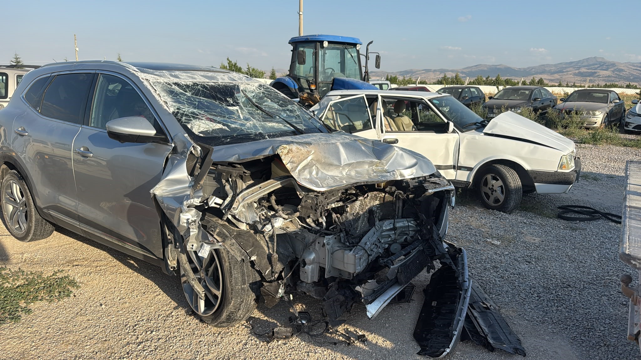 Emirdağ’da iki otomobil çarpıştı: 1 ölü, 7 yaralı