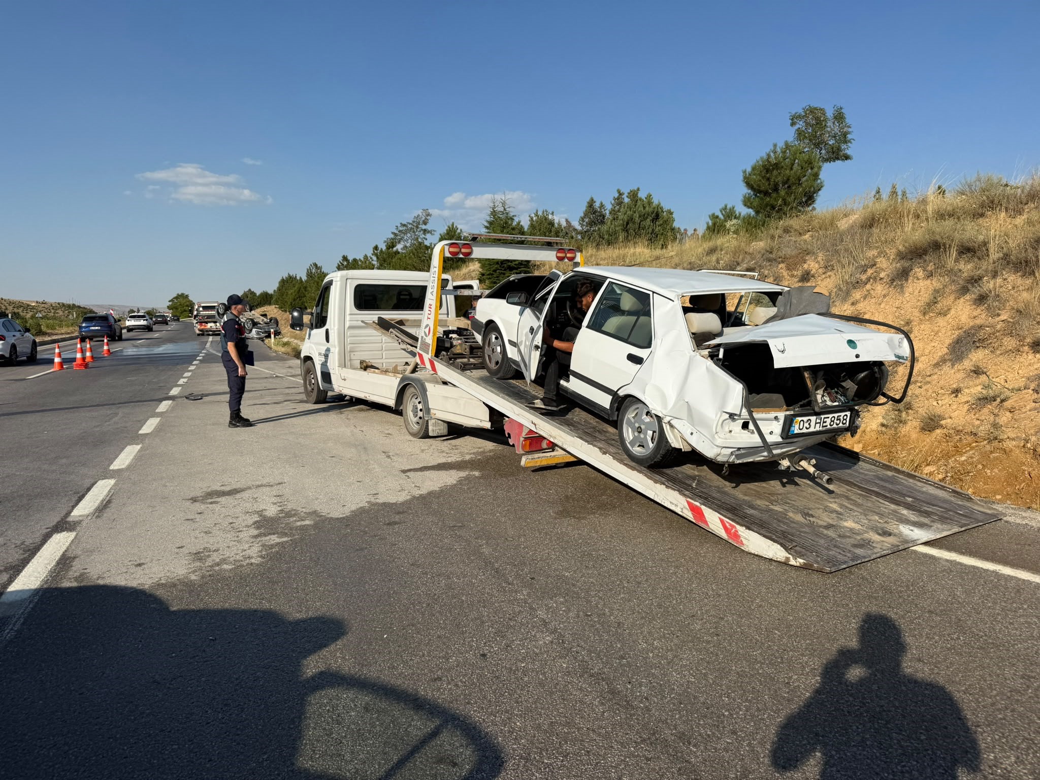 Emirdağ’da iki otomobil çarpıştı: 1 ölü, 7 yaralı 4 Emirdağ’da iki otomobil çarpıştı: 1 ölü, 7 yaralı