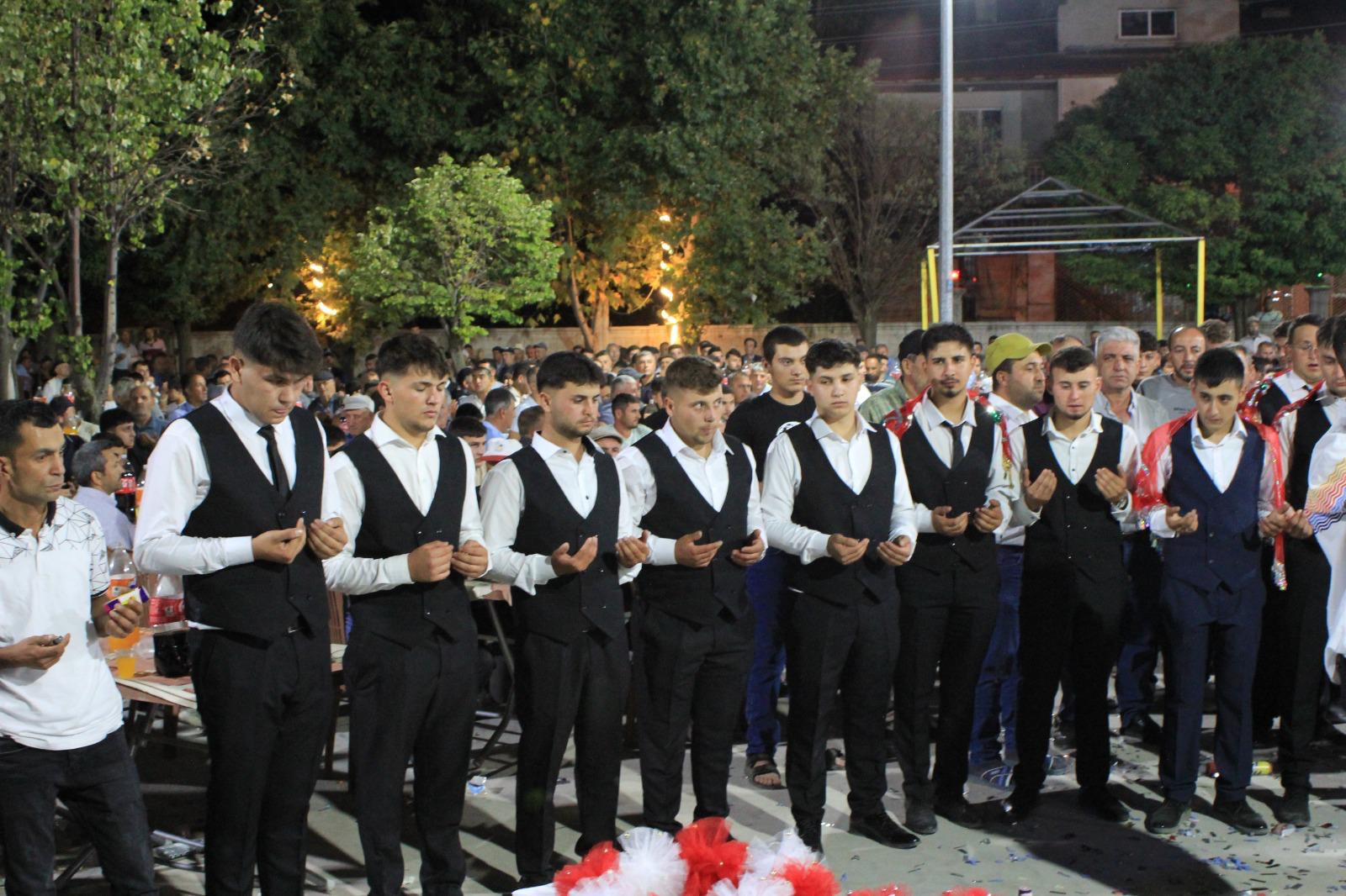 Pazarağaç’ta mehmetçiklere kınaları yakıldı 3 Pazarağaç’ta mehmetçiklere kınaları yakıldı