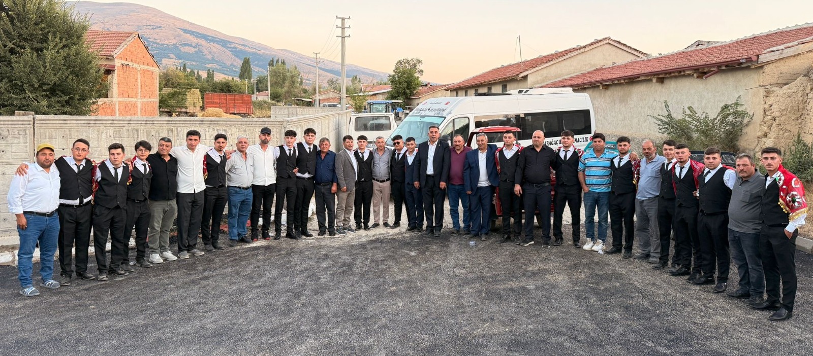 Pazarağaç’ta mehmetçiklere kınaları yakıldı 1 Pazarağaç’ta mehmetçiklere kınaları yakıldı