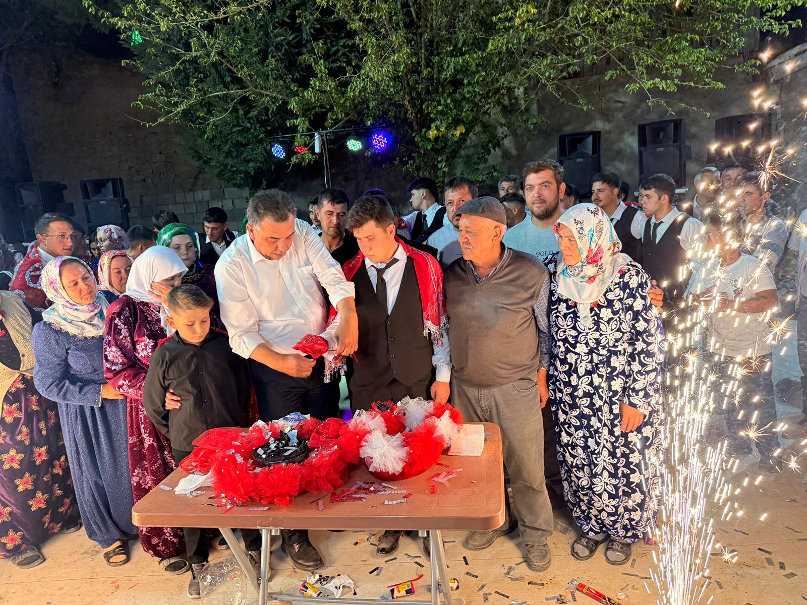 Pazarağaç’ta mehmetçiklere kınaları yakıldı