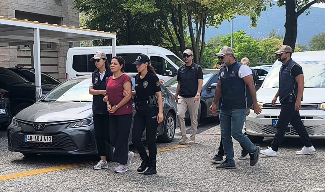 FETÖ'cü ihraç Yüzbaşı Burkay Karatepe'nin ablası Ayşe Alanur Karetepe, bu