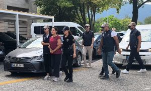 FETÖ'cü ihraç Yüzbaşı Burkay Karatepe'nin ablası Ayşe Alanur Karetepe, bu