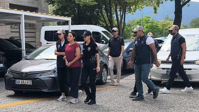 FETÖ'cü ihraç Yüzbaşı Burkay Karatepe'nin ablası Ayşe Alanur Karetepe, bu