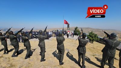 Büyük Taarruz’un 104. yıl dönümü dolayısıyla Kocatepe Anıtı’nda düzenlenen törende,