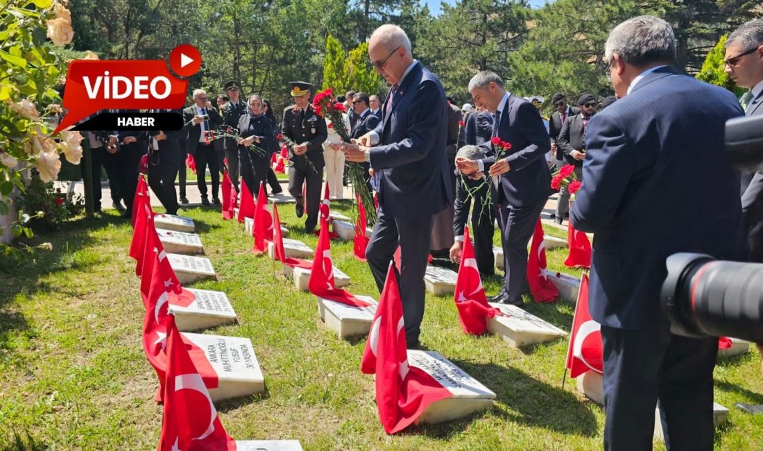 Büyük Taarruz’un 104. yıl dönümü dolayısıyla Yüzbaşı Agâh Efendi Şehitliği’nde