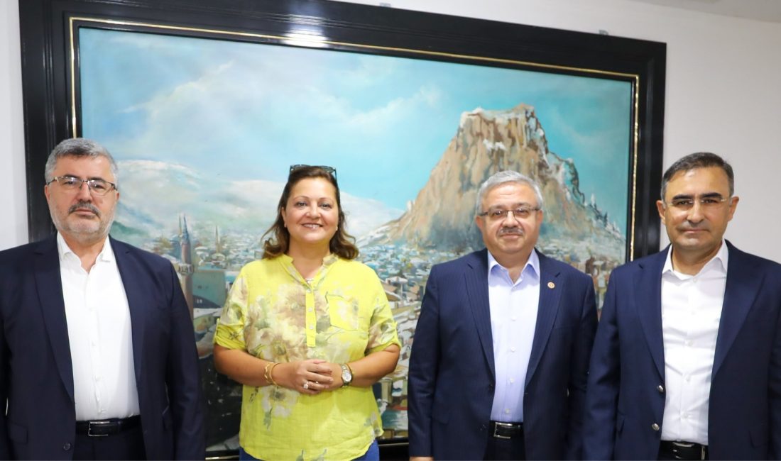Afyonkarahisar Belediye Başkanı Burcu Köksal, AK Parti Afyonkarahisar milletvekilleri İbrahim