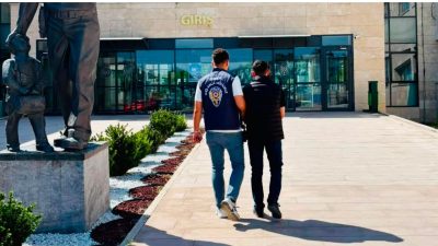 Afyonkarahisar'da dolandırıcılık suçundan hapis cezası ile aranan bir şahıs polisin