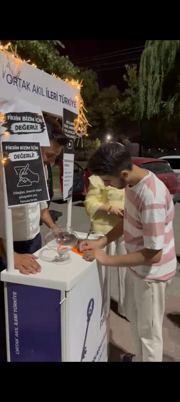Gençlerin sesi fanustan yükseldi 1 Gençlerin sesi fanustan yükseldi