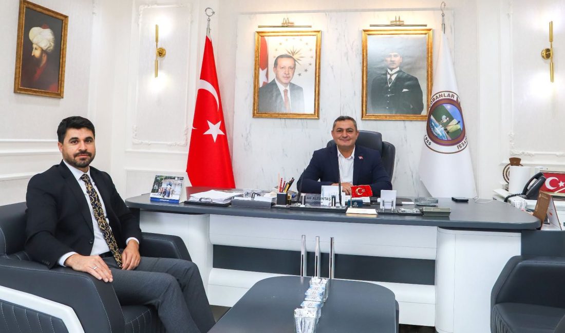 Çobanlar Belediye Başkanı Ali Altuntaş, göreve yeni başlayan İlçe Müftüsü