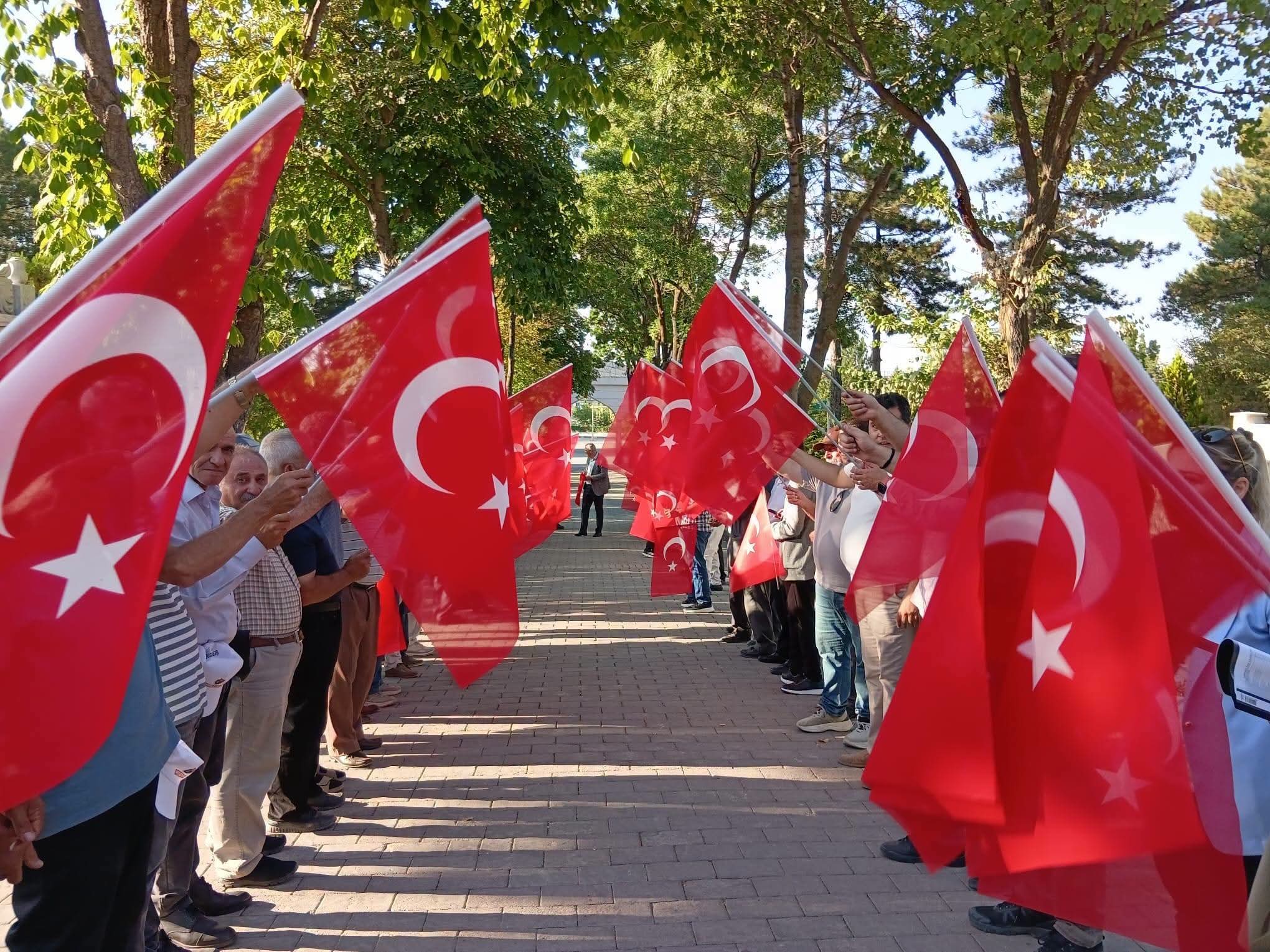 İYİ Parti Genel Merkez heyeti, Hava Şehitliği’nde