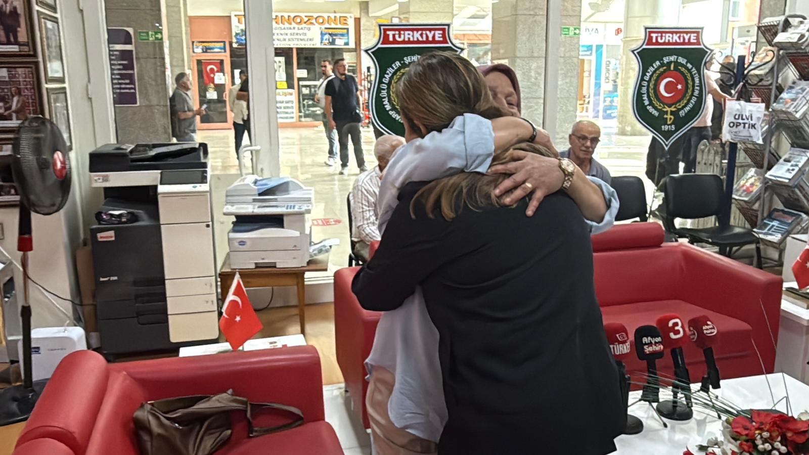 İYİ Parti heyetinden şehit yakınları ve gazilere ziyaret 1 İYİ Parti heyetinden şehit yakınları ve gazilere ziyaret