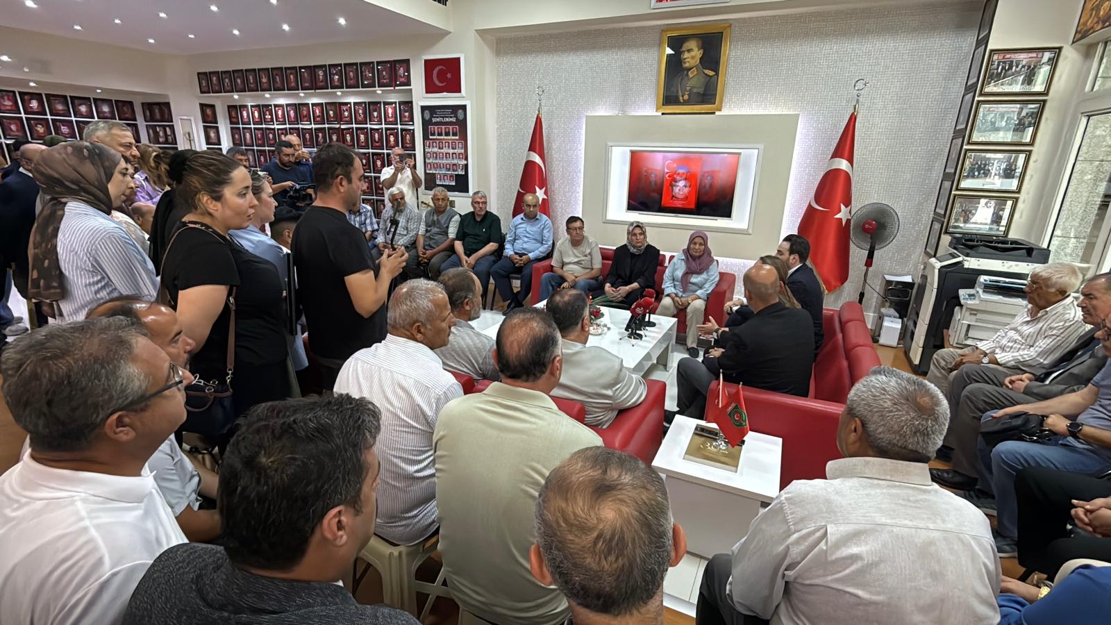 İYİ Parti heyetinden şehit yakınları ve gazilere ziyaret 2 İYİ Parti heyetinden şehit yakınları ve gazilere ziyaret