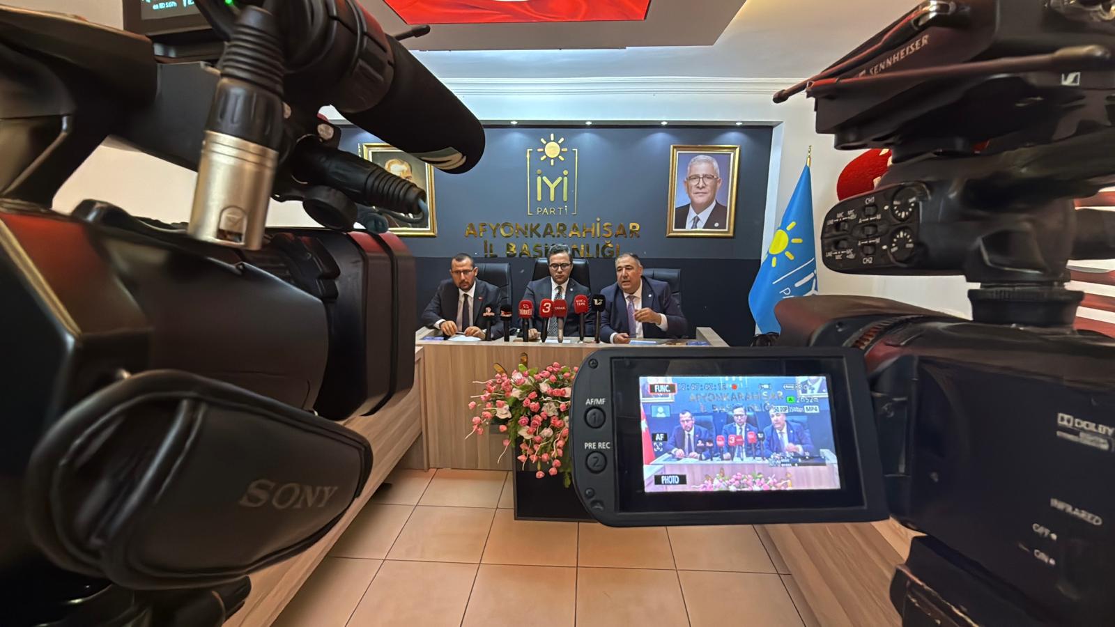 İYİ Partili Yılmaz Afyon'da 6 İYİ Partili Yılmaz Afyon'da
