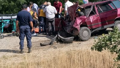 Afyonkarahisar’ın Hocalar ilçesinde iki otomobilin çarpışması sonucu meydana gelen trafik