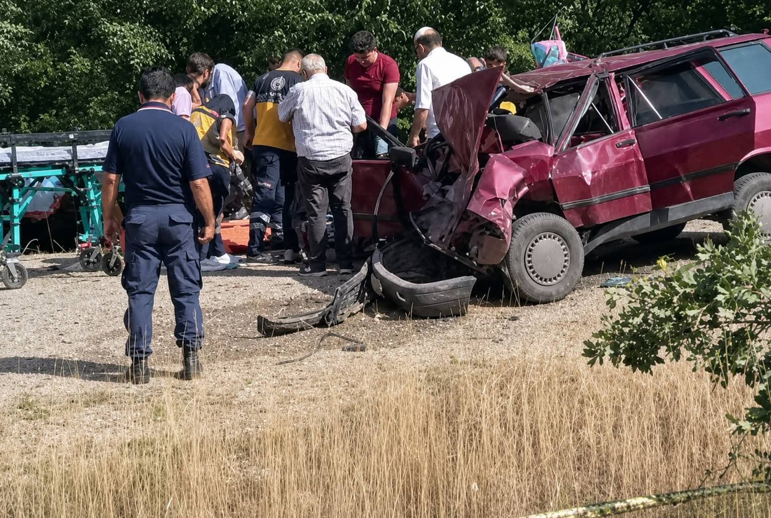 Afyonkarahisar’ın Hocalar ilçesinde iki otomobilin çarpışması sonucu meydana gelen trafik
