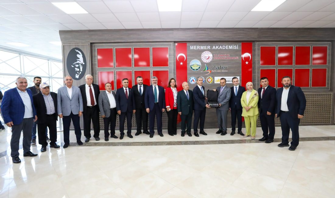 Sanayi ve Teknoloji Bakanı Mehmet Fatih Kacır, Afyonkarahisar Valisi Dr.