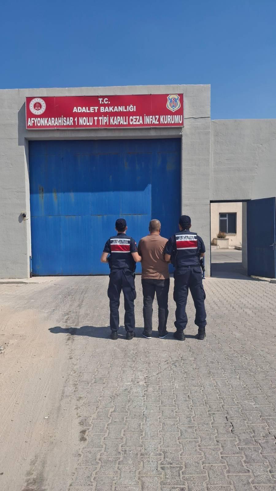 Jandarma düğmeye bastı: 24 şahıs yakalandı, 12’si tutuklandı 3 Jandarma düğmeye bastı: 24 şahıs yakalandı, 12’si tutuklandı