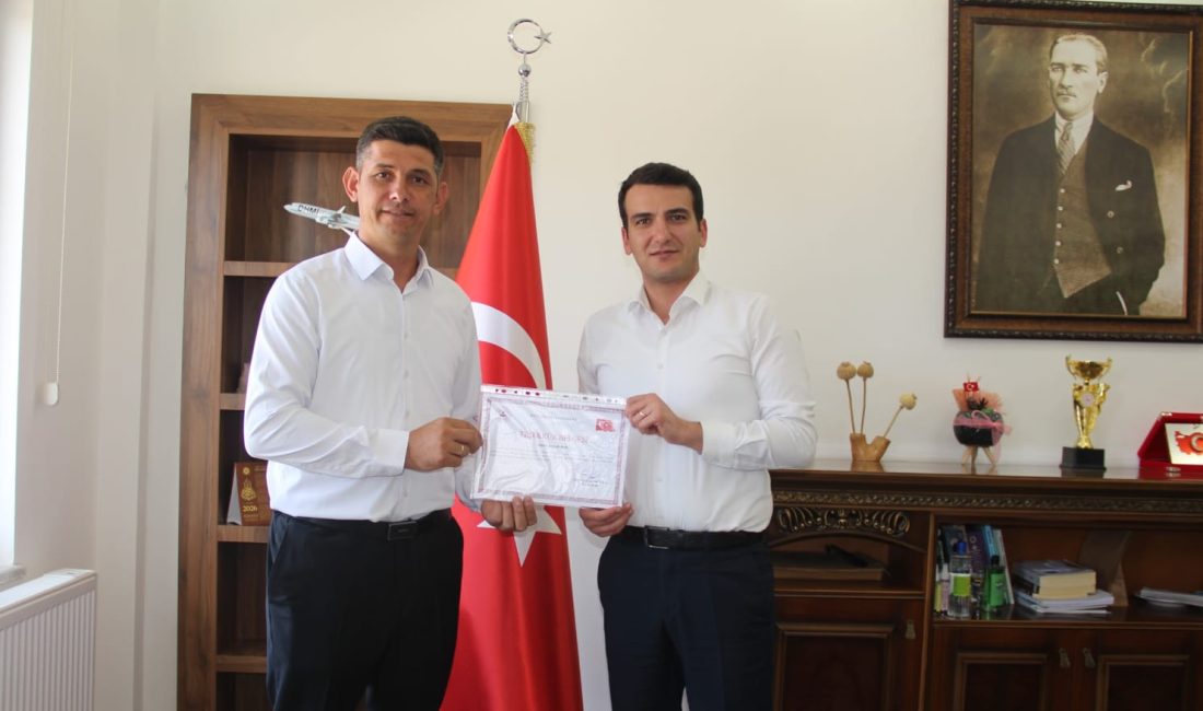 Afyonkarahisar’ın Evciler Kaymakamı Halil İbrahim Okumuş, Baraklı köyü muhtarına başarılı