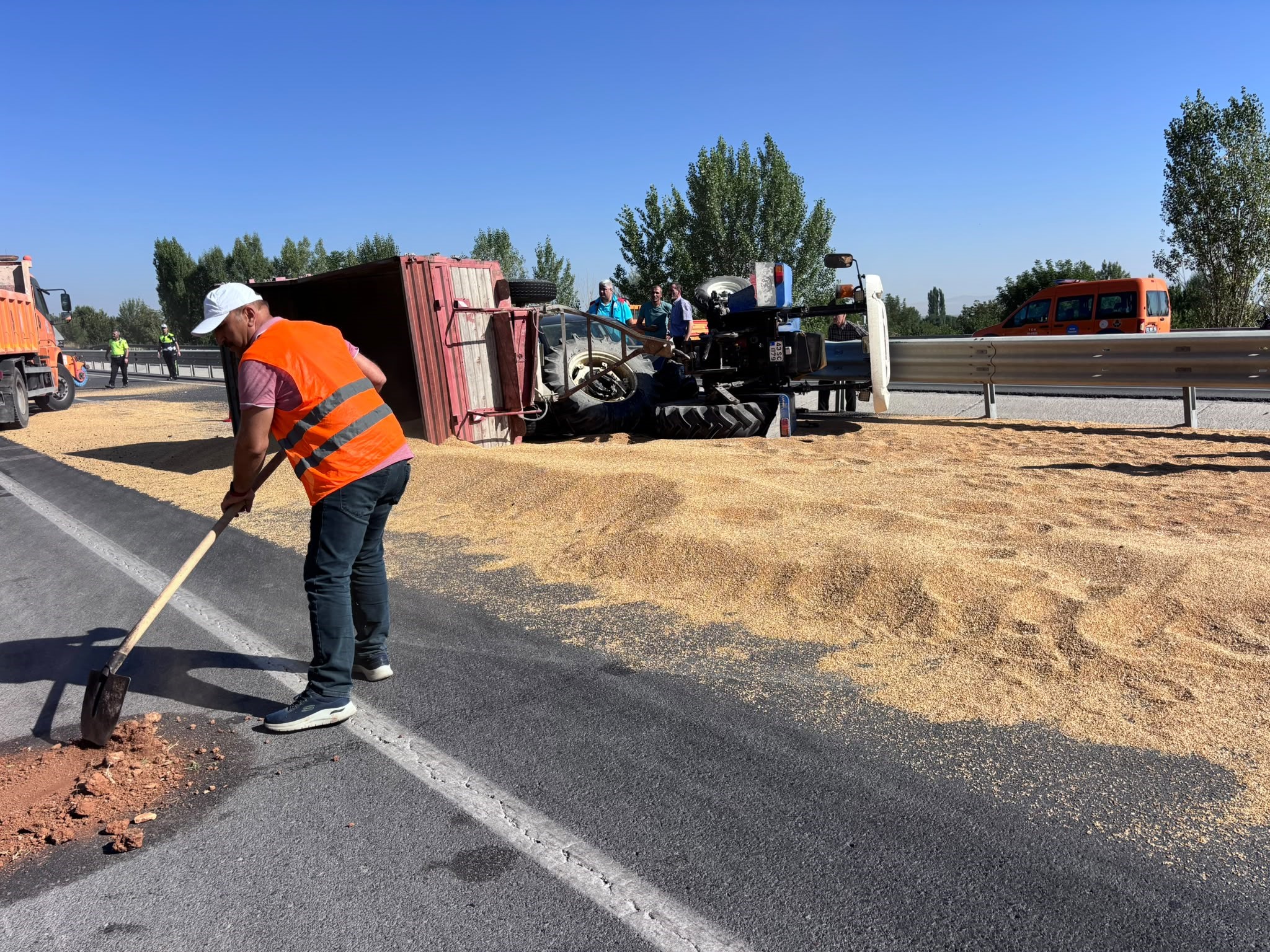 Kaymakam ve savcı eşi, kazada yaralandı 1 Kaymakam ve savcı eşi, kazada yaralandı