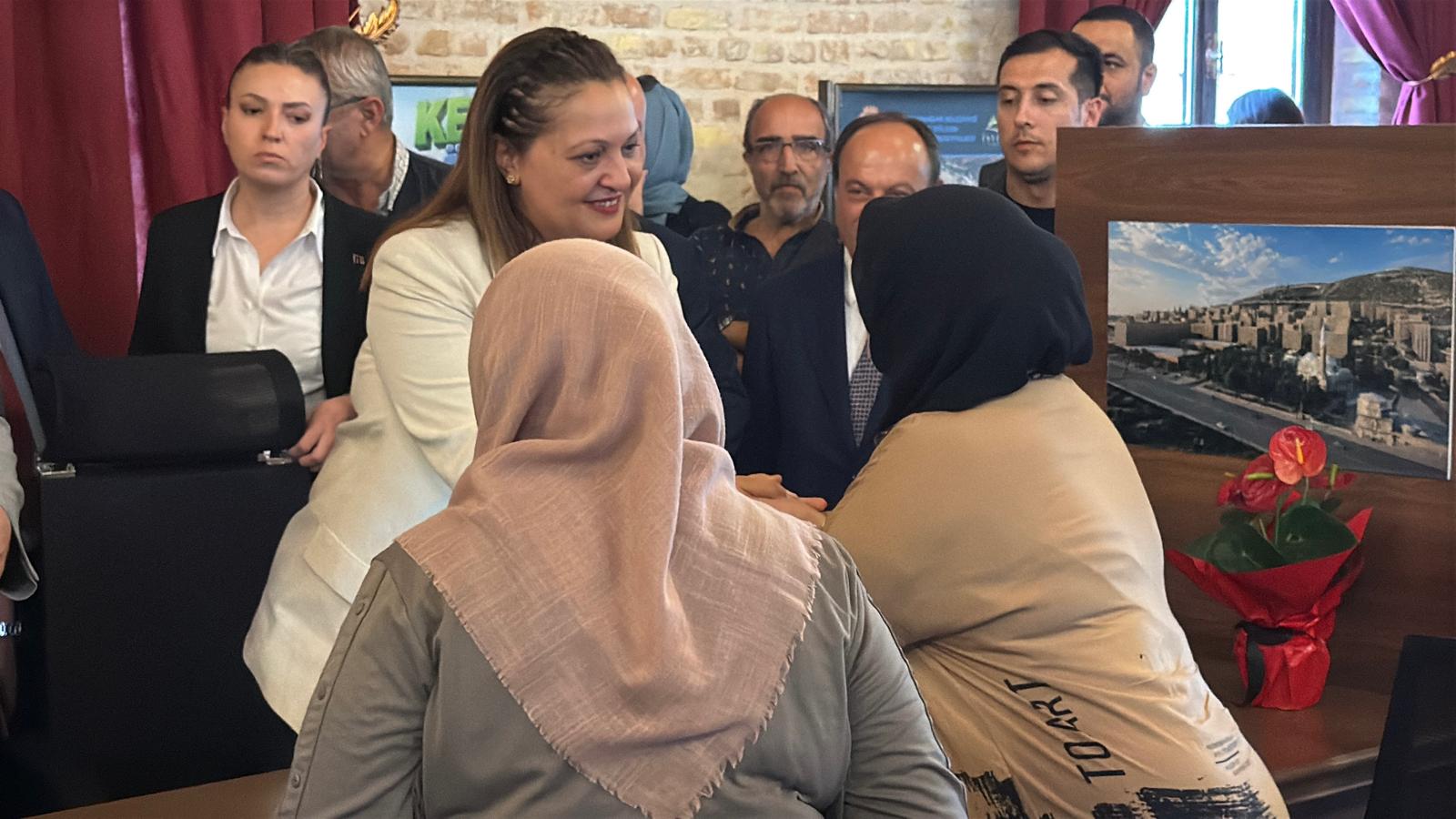 Kentsel dönüşümde ilk imza Nazik Teyze'den