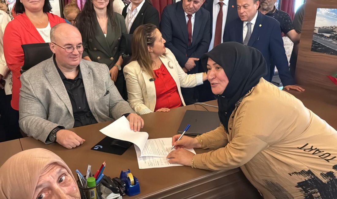 Afyonkarahisar Belediyesi tarafından hizmete açılan Kentsel Dönüşüm Ofisi'nde ilk sözleşme