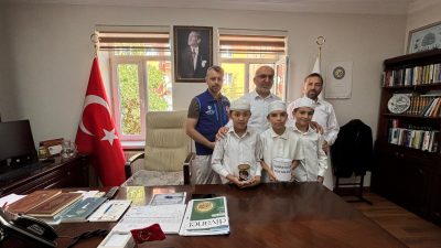 Sahipata Kur’an Kursu’nun minik öğrencileri, harçlıklarını biriktirip TDV’ye bağışladı: “İyilik
