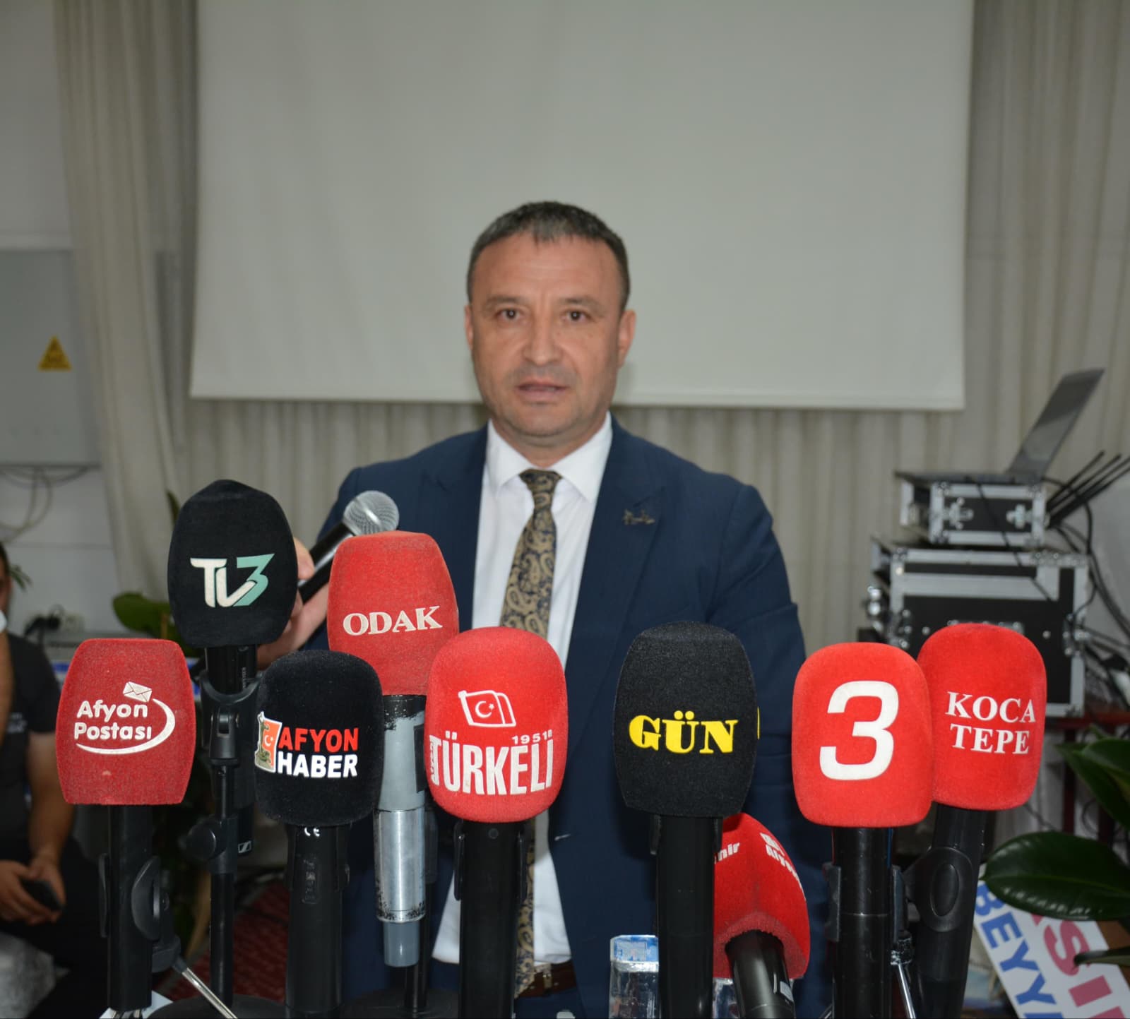 MHP’li Taytak’tan Kızıl Elma çıkışı 6 MHP’li Taytak’tan Kızıl Elma çıkışı