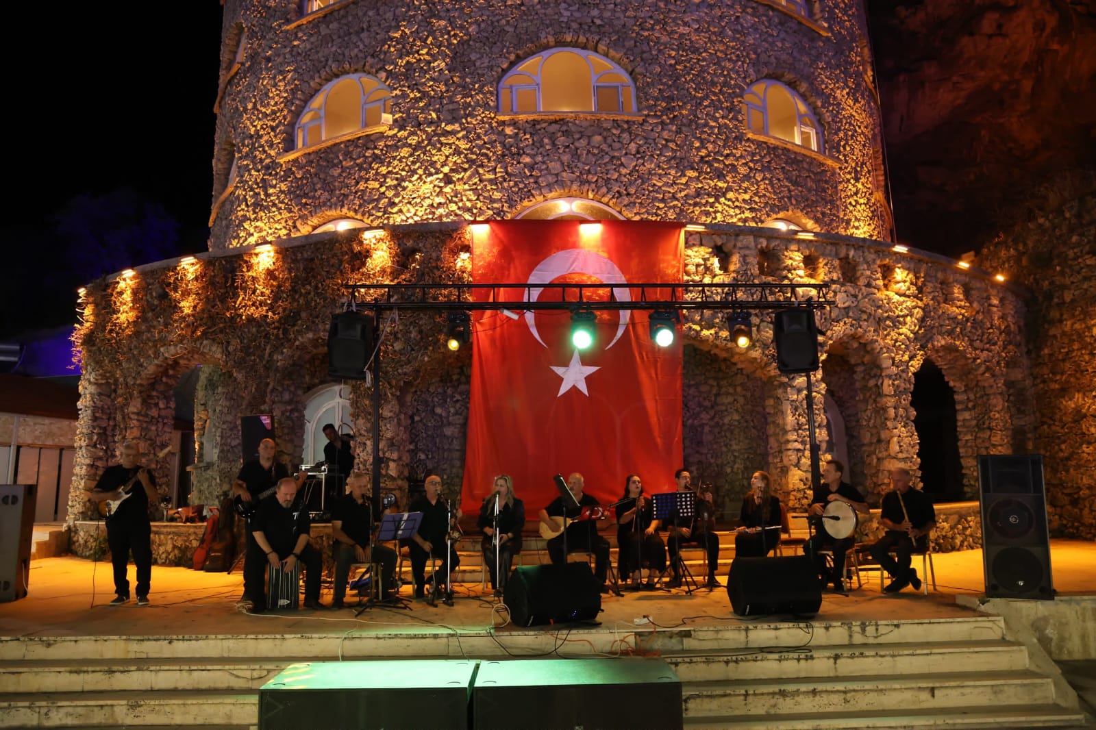 Dinar Belediyesi tarafından düzenlenen Marsyas Kültür, Sanat ve Müzik Festivali,