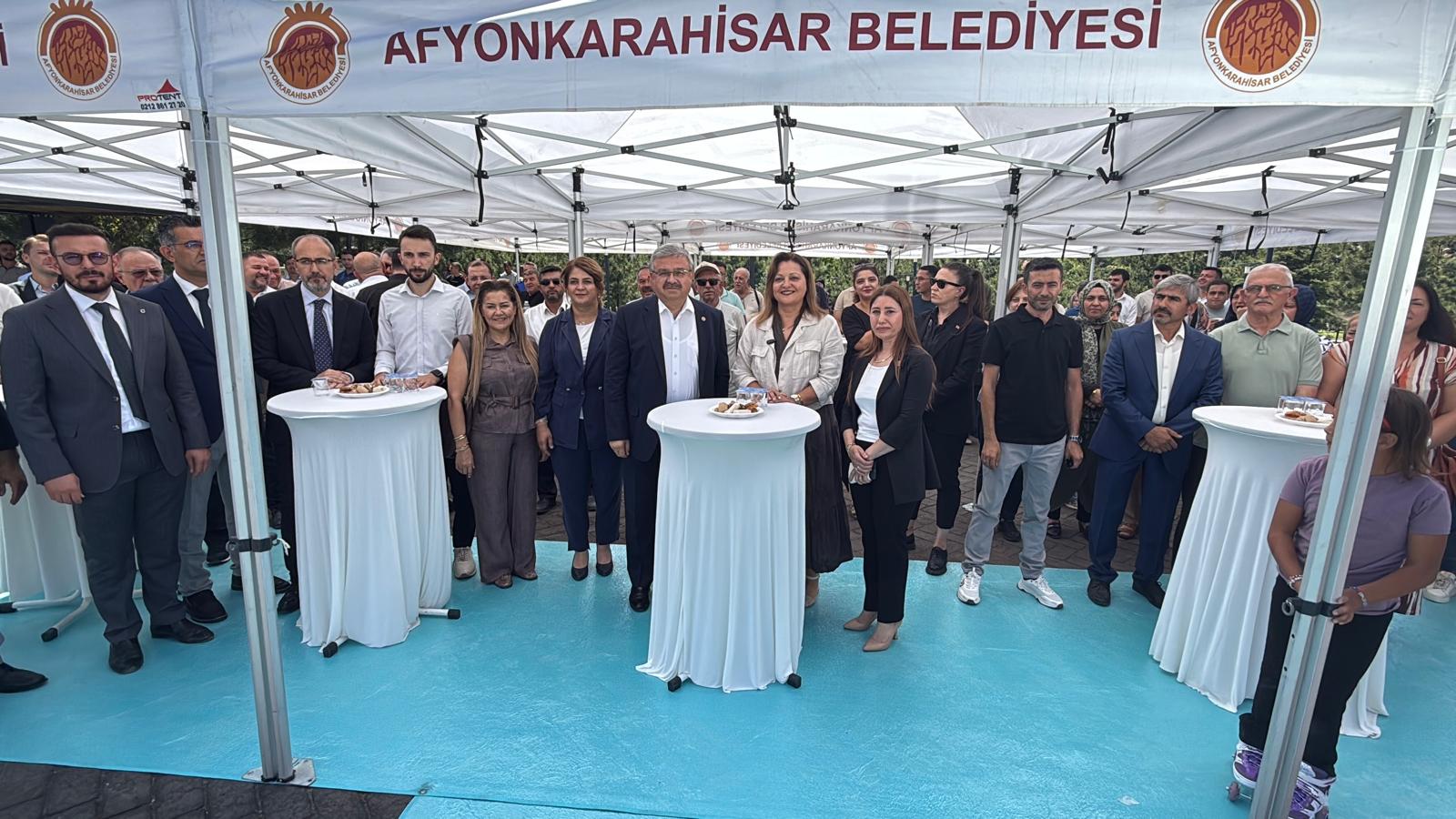 Millet Bahçesi Kafeteryası hizmete açıldı 4 Millet Bahçesi Kafeteryası hizmete açıldı