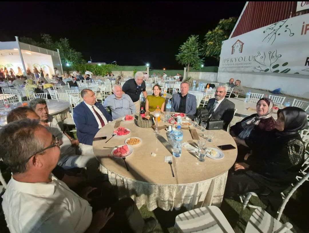 Milletvekili Olgun, genç çiftleri yalnız bırakmadı 3 Milletvekili Olgun, genç çiftleri yalnız bırakmadı