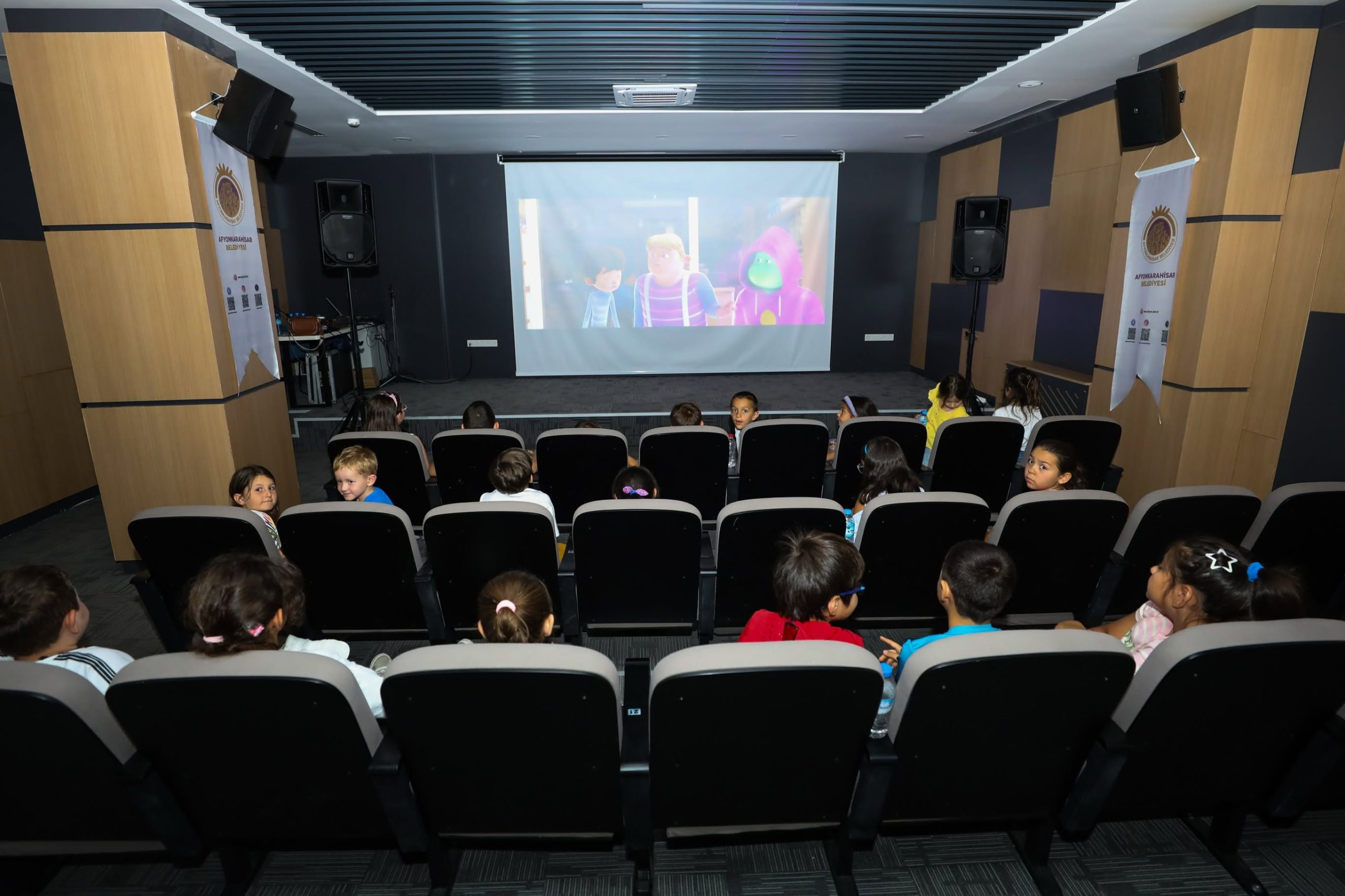 Minikler yaz tatilini çizgi film etkinliğiyle renklendirdi