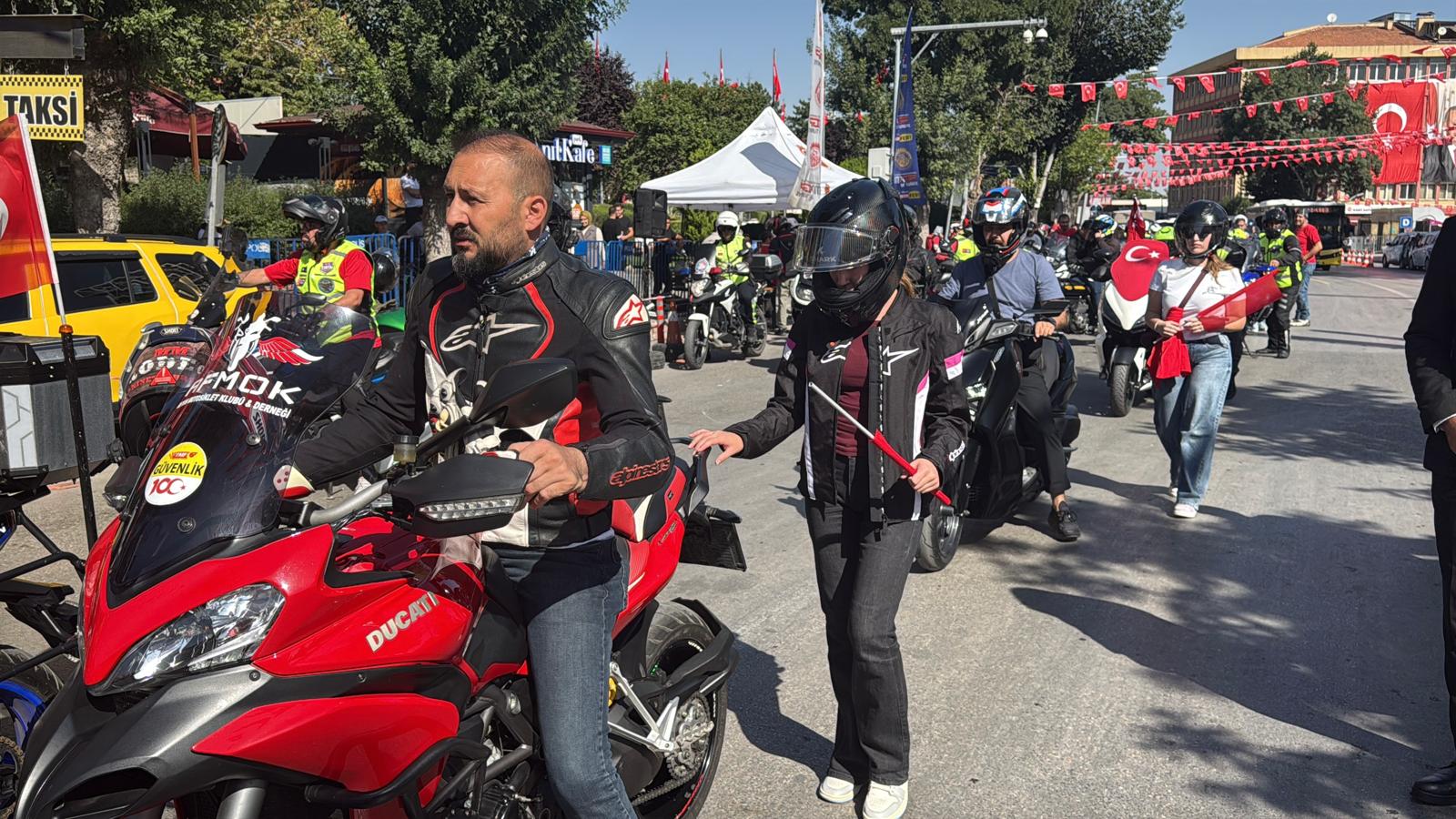 Motor tutkunları, Kocatepe yolunda 1 Motor tutkunları, Kocatepe yolunda