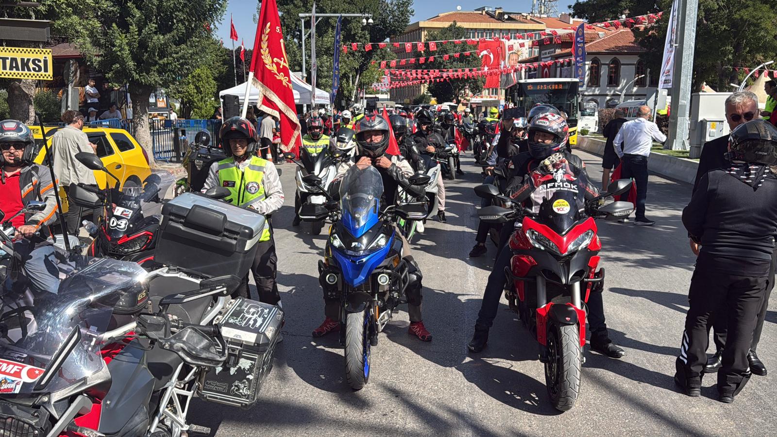 Motor tutkunları, Kocatepe yolunda 5 Motor tutkunları, Kocatepe yolunda
