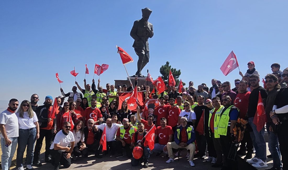 Afyonkarahisar'da 100'ün üzerinde motosiklet tutkunu, Büyük Taarruz'un 104. yılı dolayısıyla