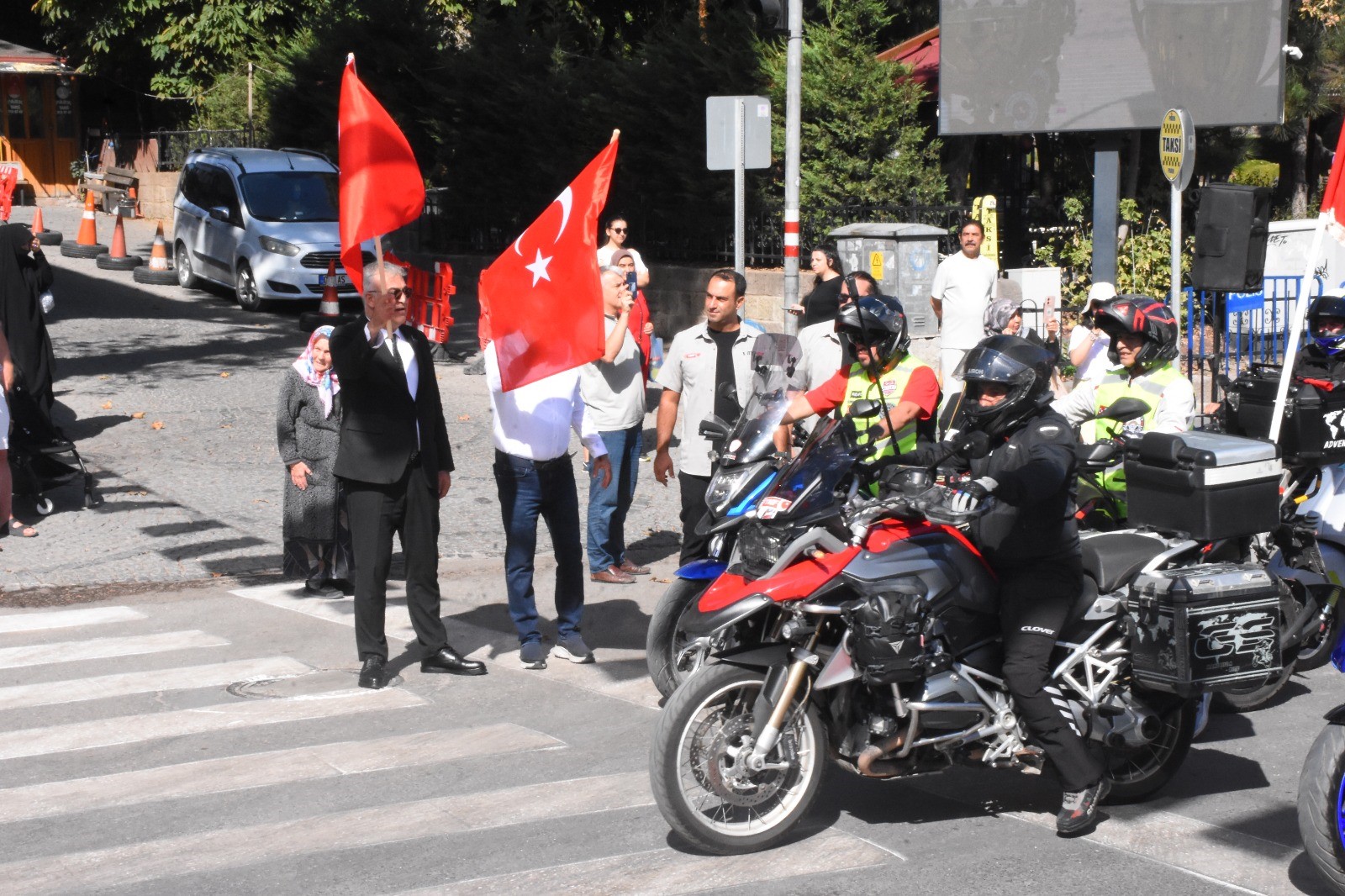 Motosiklet tutkunlarından Kocatepe pozu 1 Motosiklet tutkunlarından Kocatepe pozu