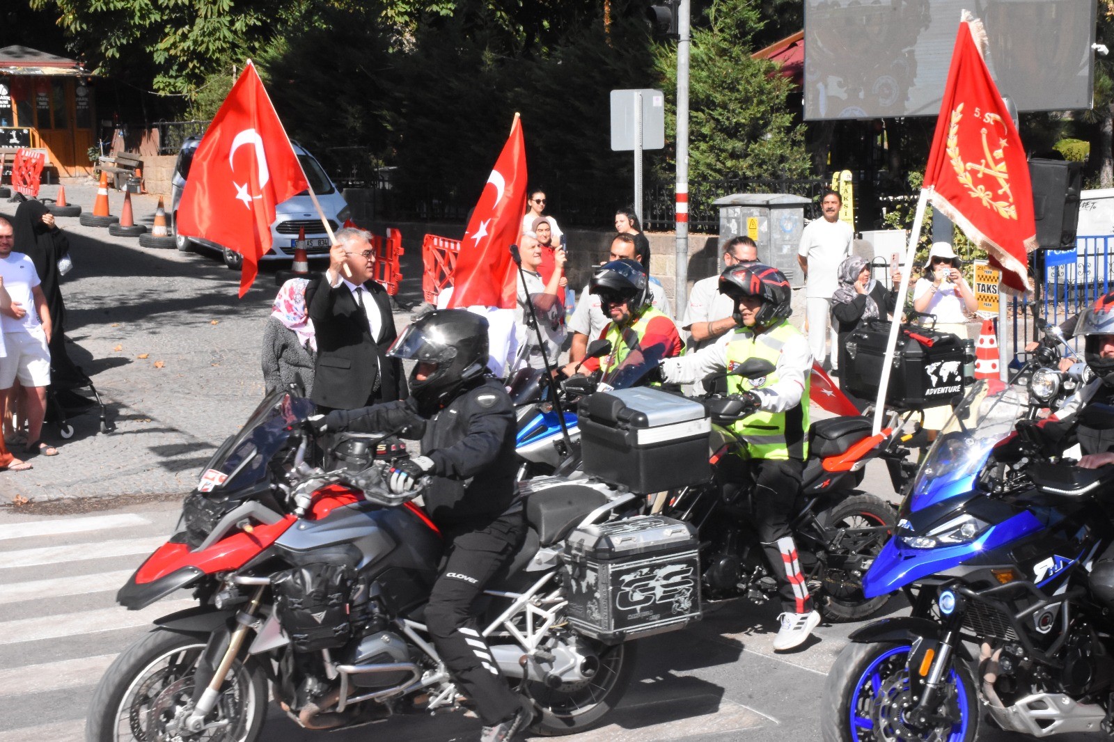 Motosiklet tutkunlarından Kocatepe pozu 4 Motosiklet tutkunlarından Kocatepe pozu