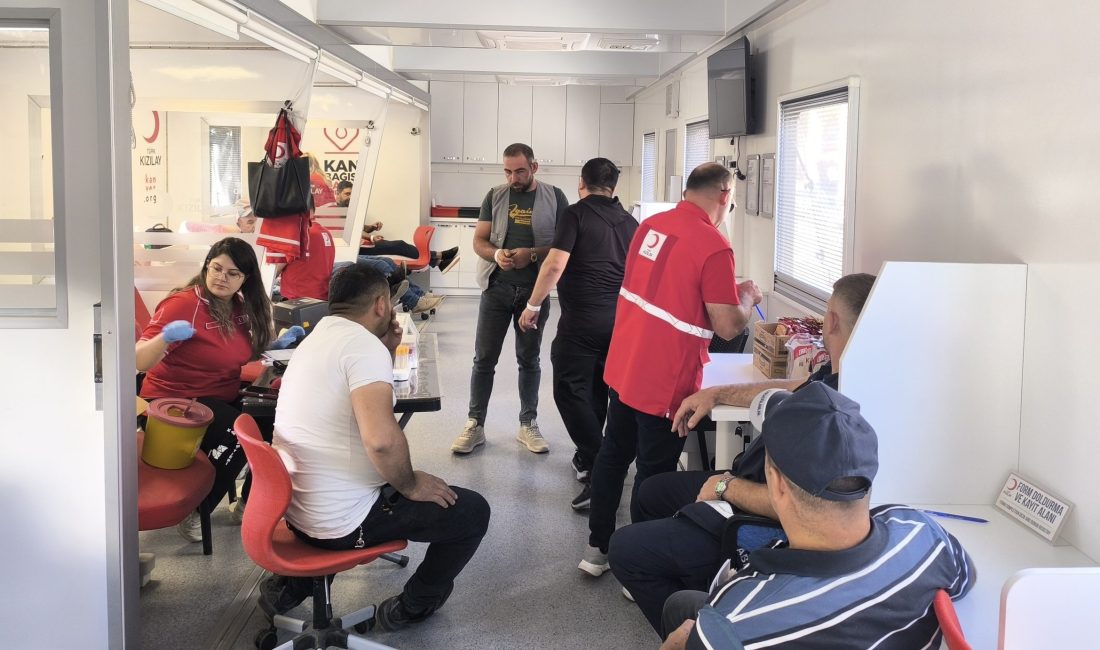 Afyonkarahisar'ın Şuhut ilçesinde Kızılay tarafından düzenlenen kan bağışı kampanyası, vatandaşlardan