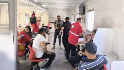 Afyonkarahisar'ın Şuhut ilçesinde Kızılay tarafından düzenlenen kan bağışı kampanyası, vatandaşlardan