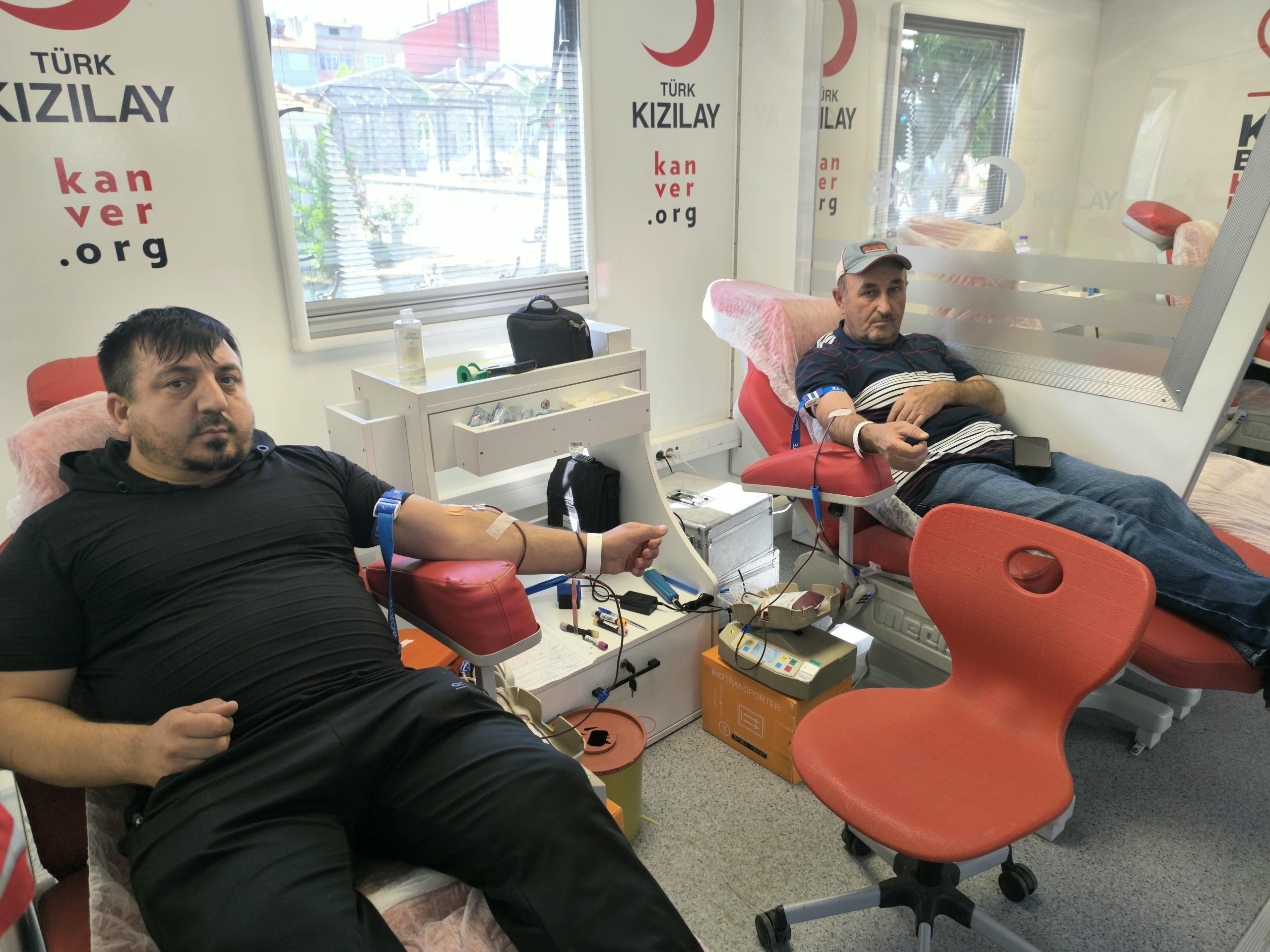 O ilçede herkes kan vermeye koştu 2 O ilçede herkes kan vermeye koştu