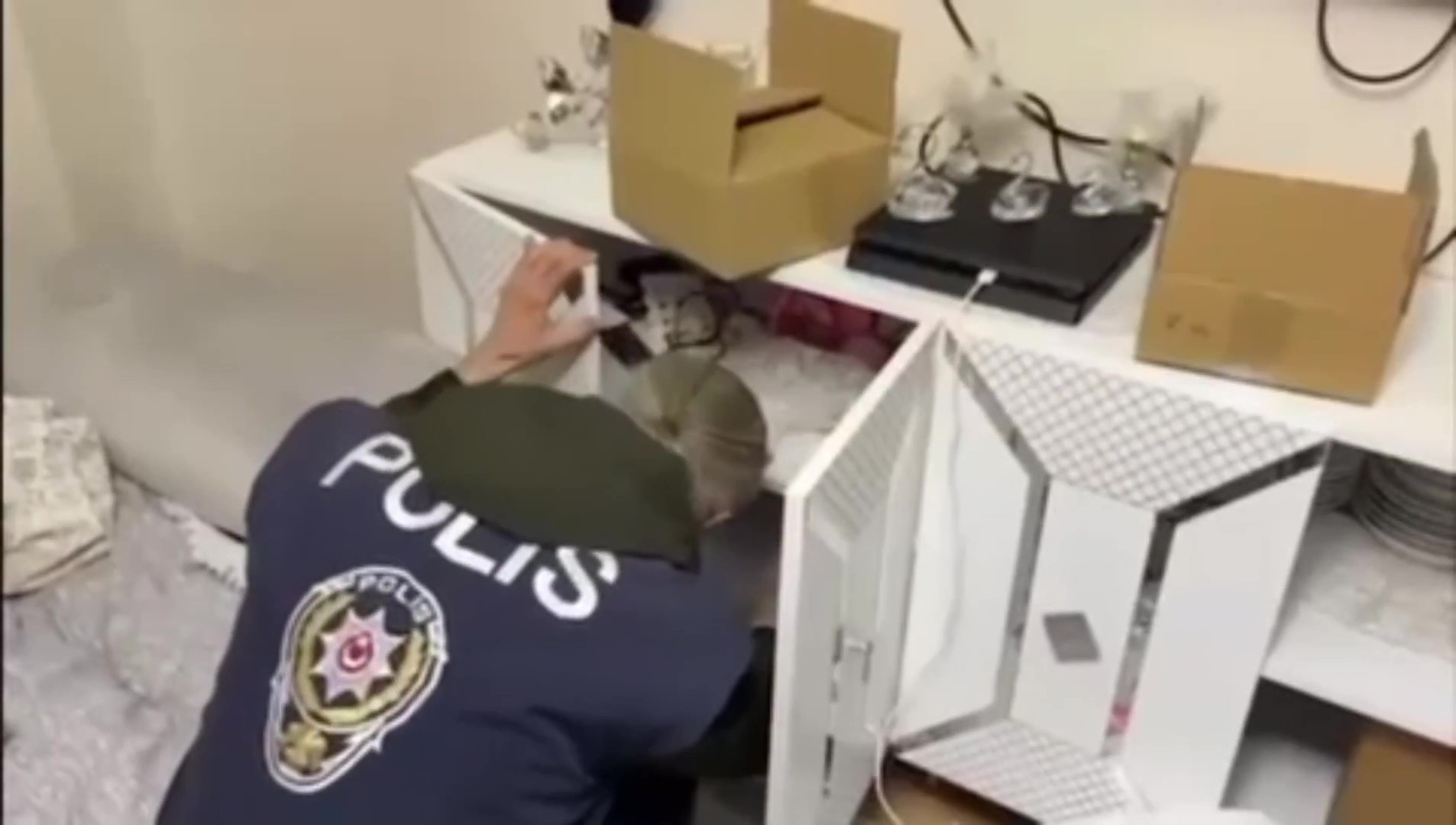 O operasyonda kaç kişi tutuklandı? 2 O operasyonda kaç kişi tutuklandı?