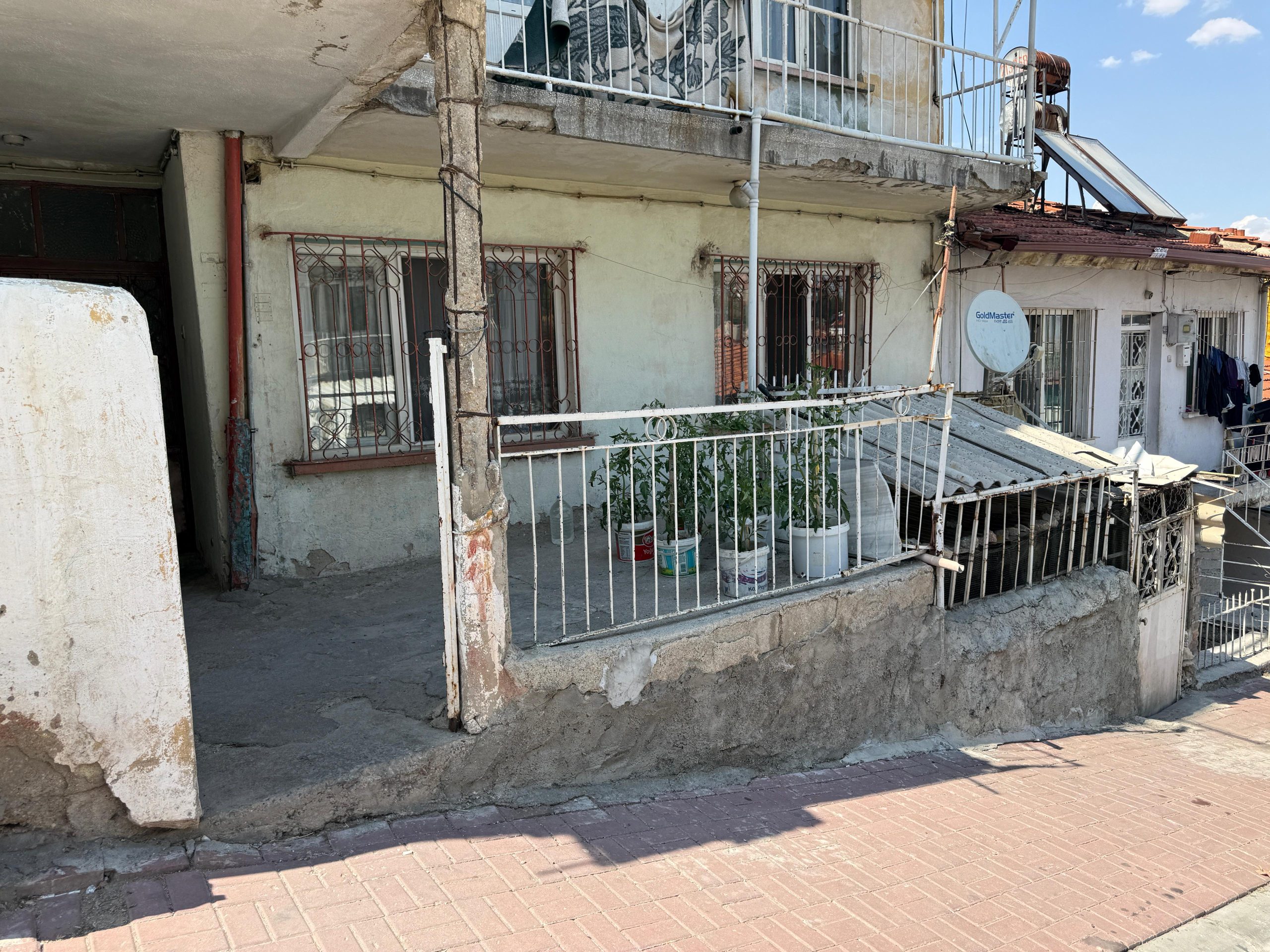 Teröristin komşusu Gazete 3'e konuştu: "İki bina arasında yaklaşık 7 yıl kaldı" 6 Teröristin komşusu Gazete 3'e konuştu: "İki bina arasında yaklaşık 7 yıl kaldı"