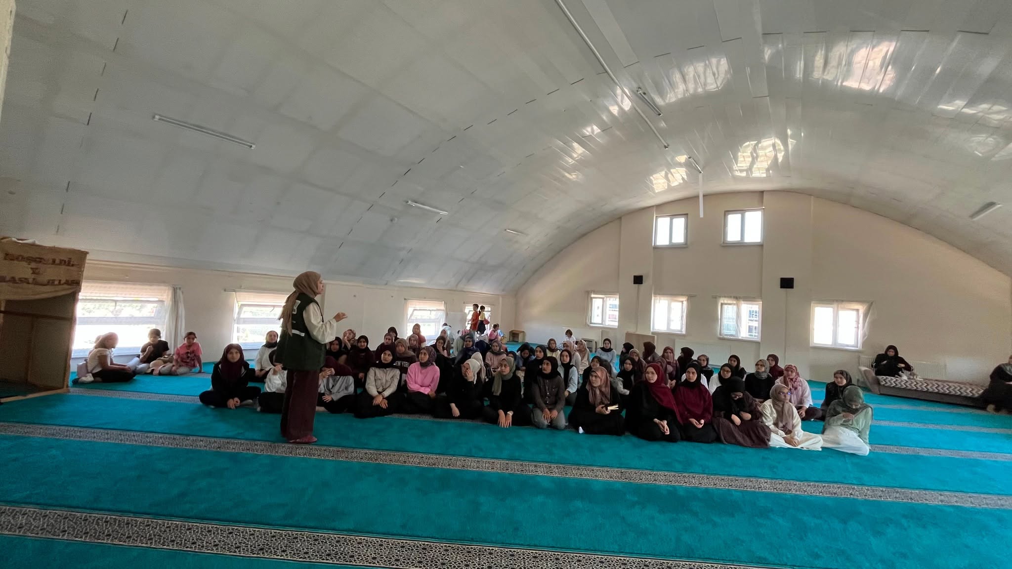 Öğrencilere bağımlılıkla mücadele seminerleri sürüyor