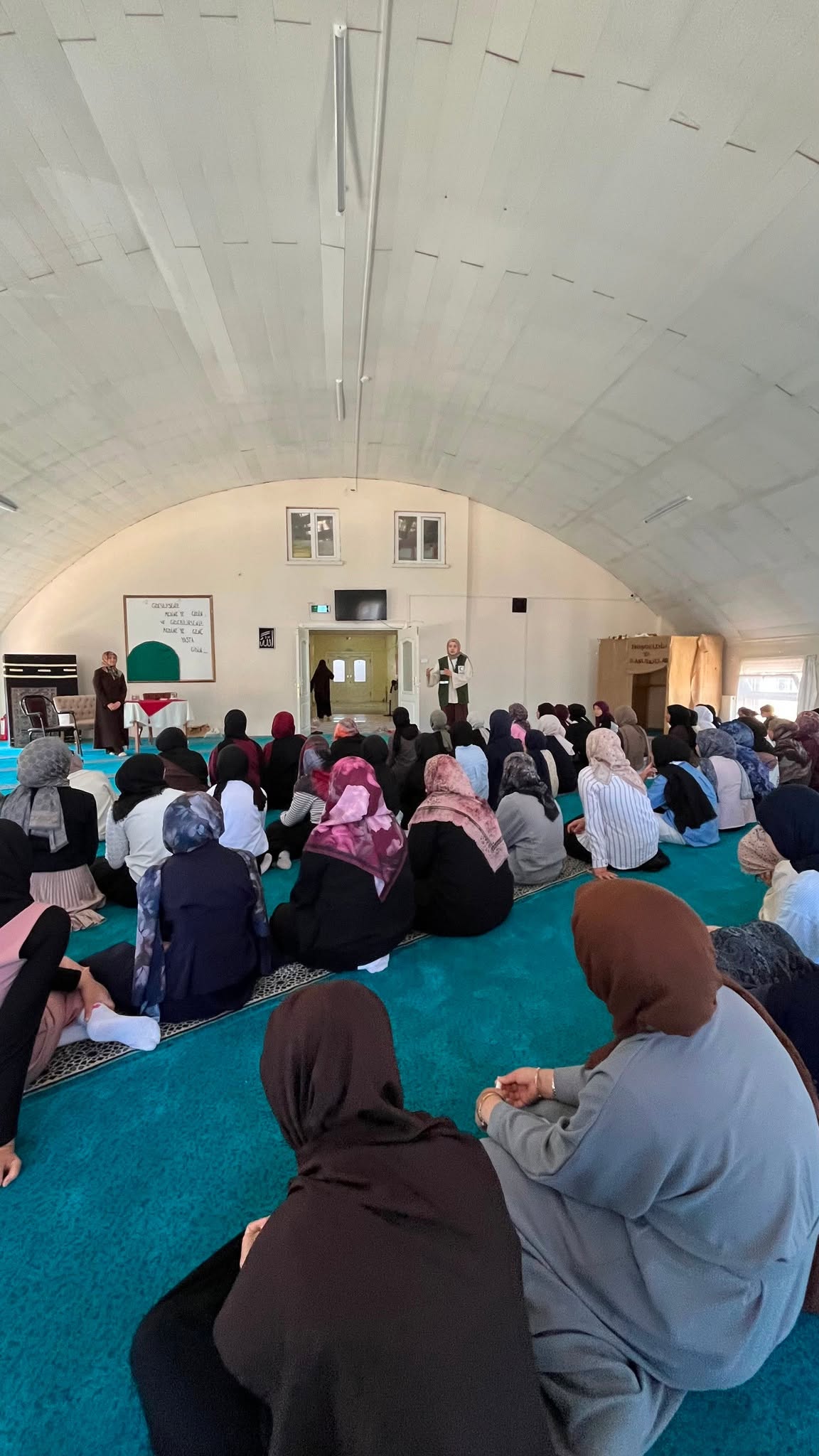 Öğrencilere bağımlılıkla mücadele seminerleri sürüyor