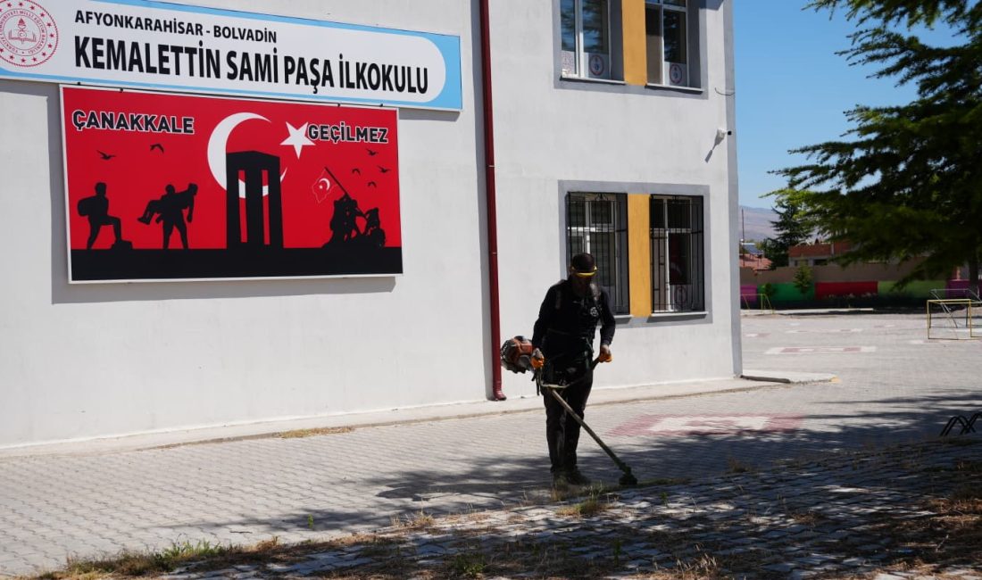 Bolvadin Belediyesi Fen İşleri Müdürlüğü Park ve Bahçeler ekipleri tarafından