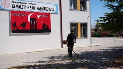 Bolvadin Belediyesi Fen İşleri Müdürlüğü Park ve Bahçeler ekipleri tarafından