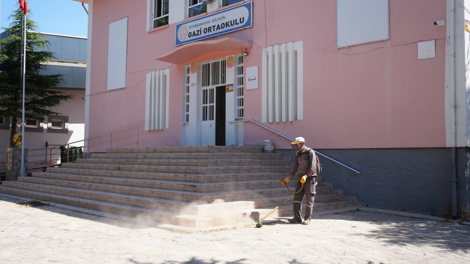 Okullarda yeni eğitim öğretim dönemine hazırlık sürüyor 6 Okullarda yeni eğitim öğretim dönemine hazırlık sürüyor