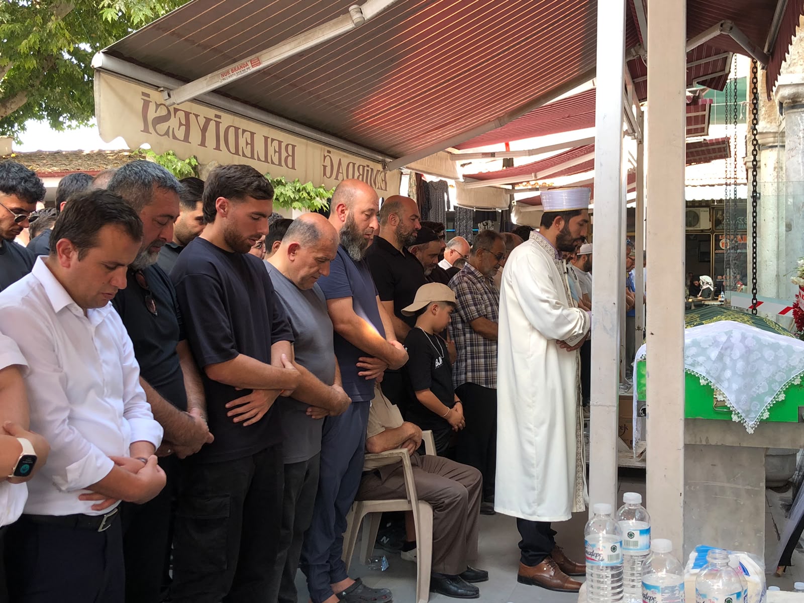 Orkun Kökçü, anneannesini dualarla uğurladı